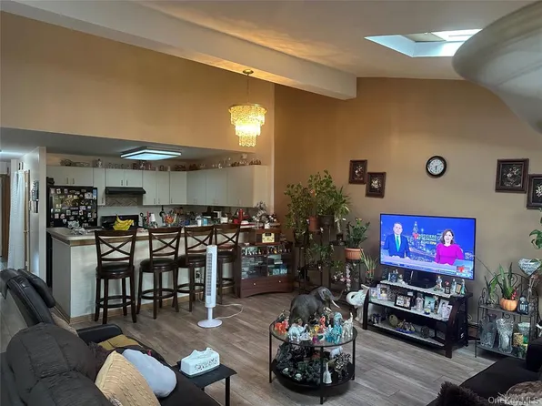 1091 East 72nd Street image 3 of 4