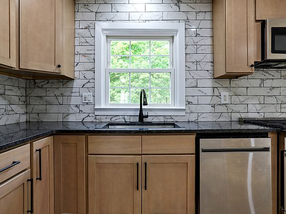4th image of 57 Mailler Ave