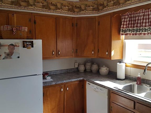 4th image of 1810 Evans St