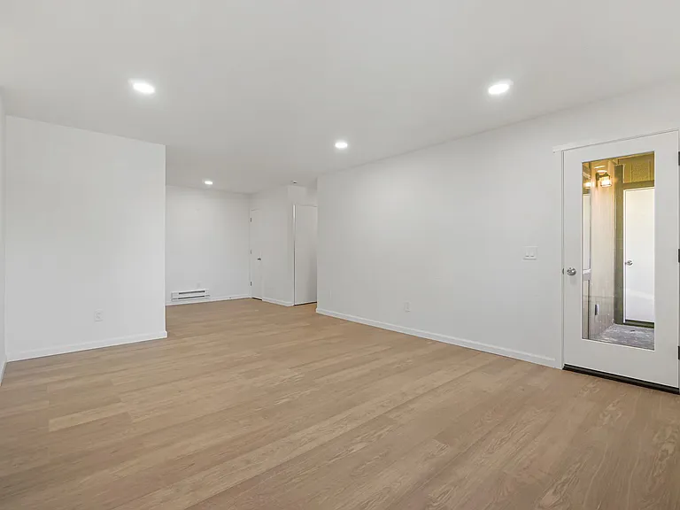 2085 Highview Ct — Photo 2