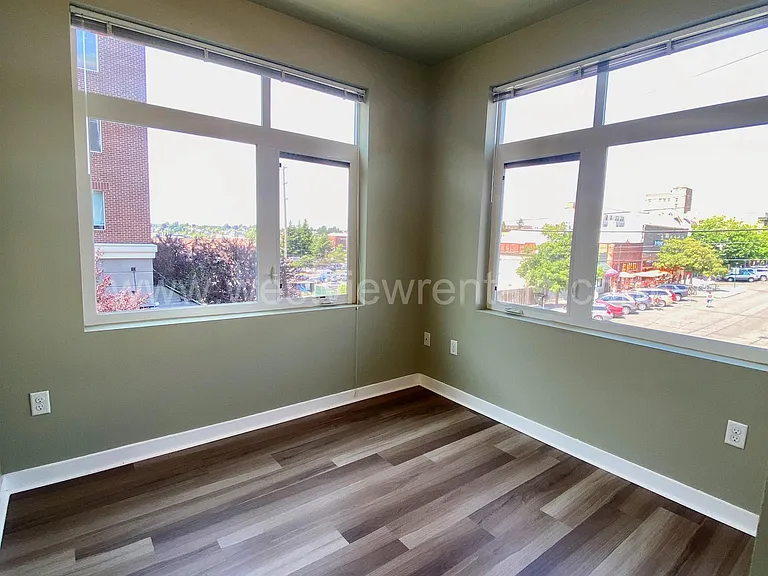 200 E Maple St — Photo 26