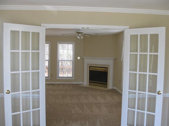 3rd image of 19 Varone Dr