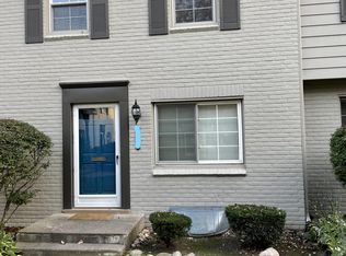 1671 Graefield Rd, Birmingham, MI 48009