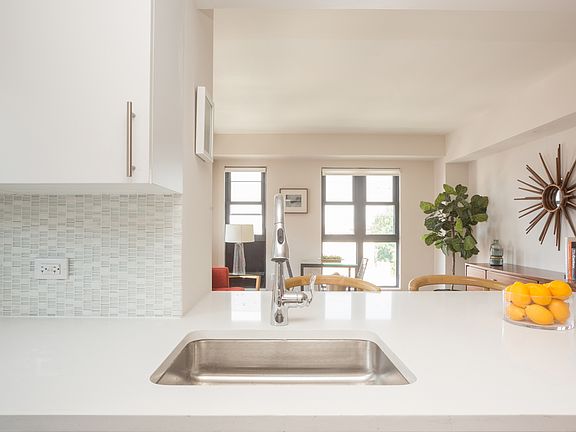 4th image of 27 Albany Ave APT 303