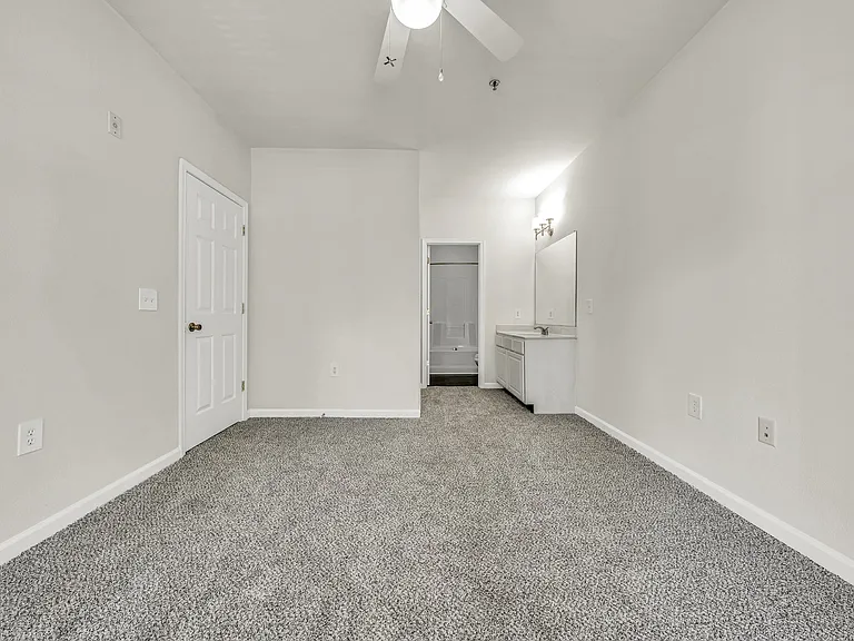 Enclave Apartments — Photo 14