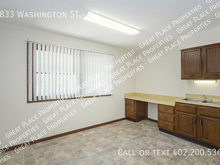 1833 Washington St #2 — Photo 8
