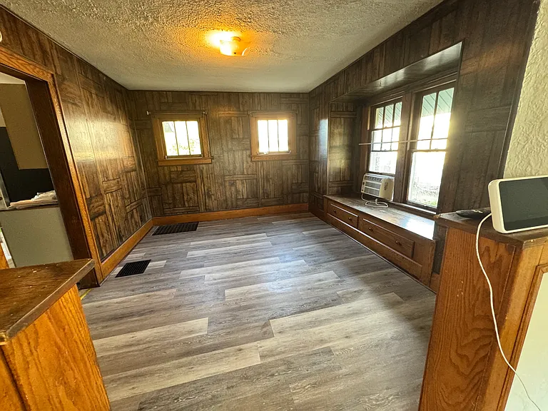 1028 Kenilworth Ave — Photo 3