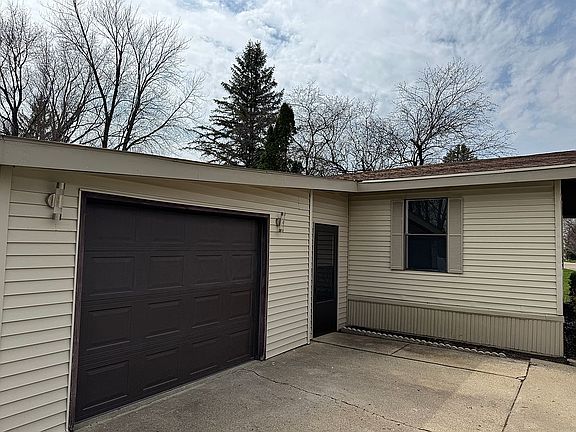 2nd image of 105 Fawndale Dr