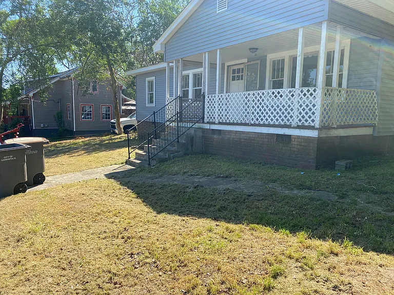 404 Goldston St — Photo 2