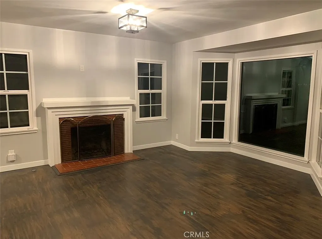 4 bed, 2100 sqft, $4,950 — Photo 3