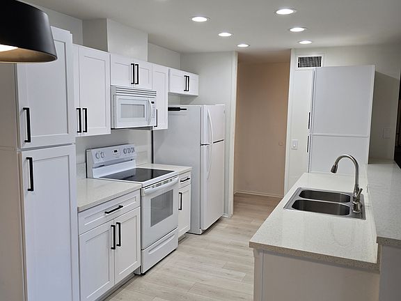 2nd image of 11666 Montana Ave APT 302