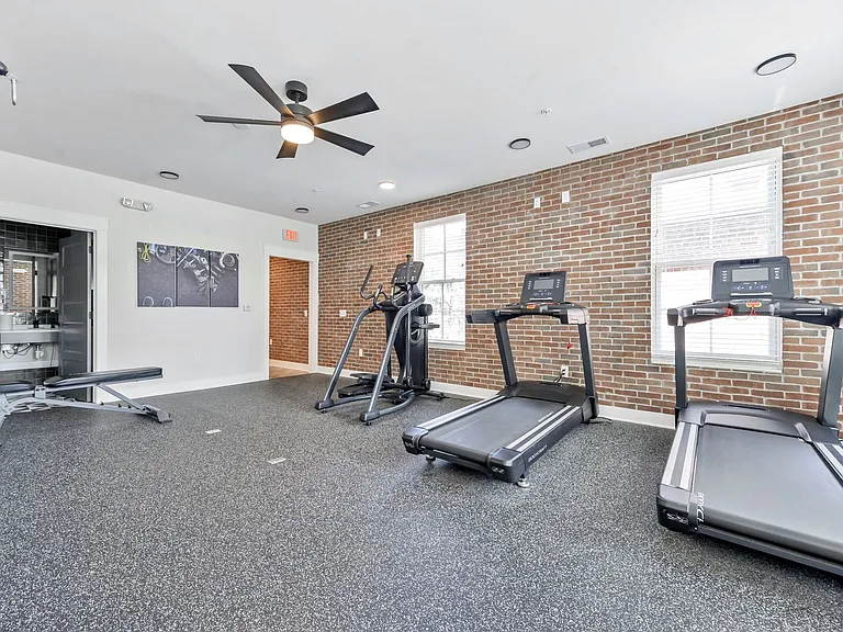 Beautiful luxury apartments available close to downtown! — Photo 30