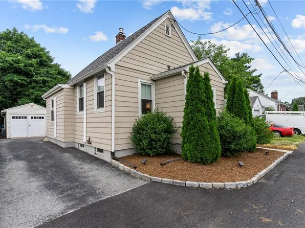 14 Cooke Pl, Warwick, RI 02888