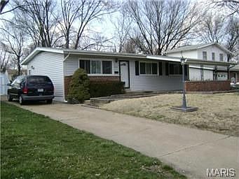 1st image of 915 Claver Ln