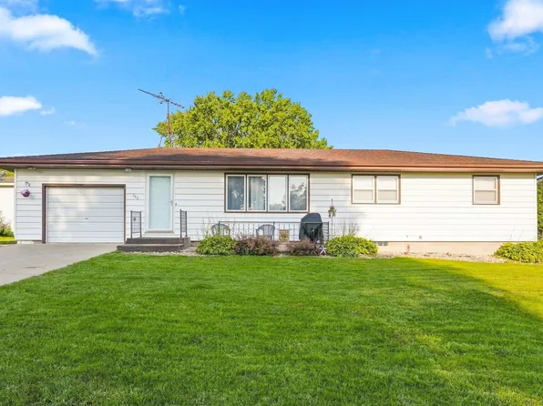 205 6th St, Aplington, IA 50604