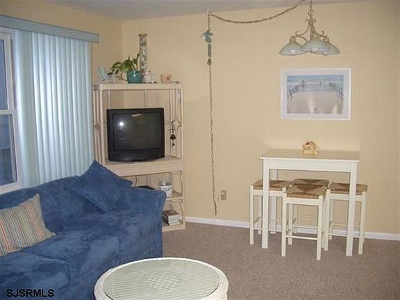 4th image of 875 Plymouth Pl #16