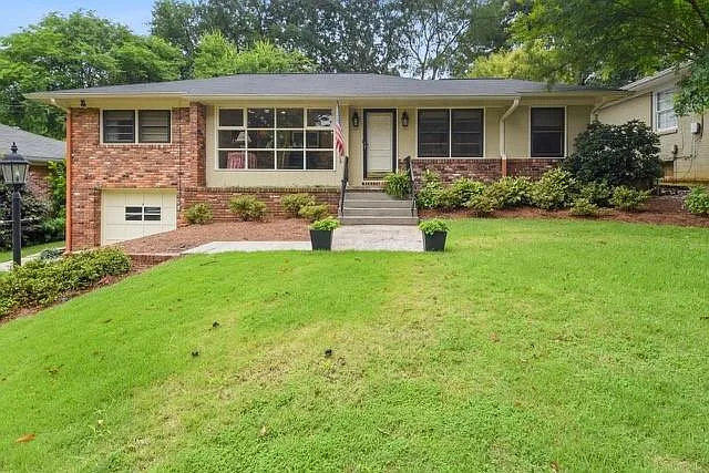 3 bed, 1.5 bath, 1578 sqft, $3,900 — Photo 2