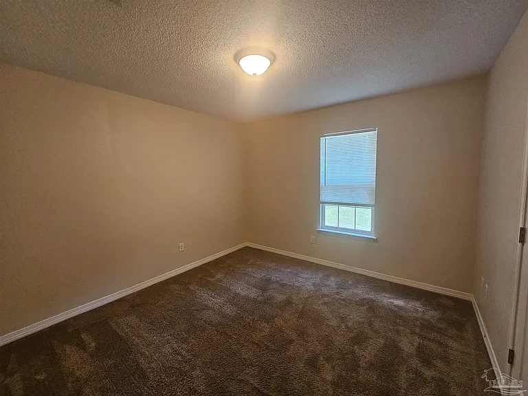 2040 E Roberts Rd — Photo 6