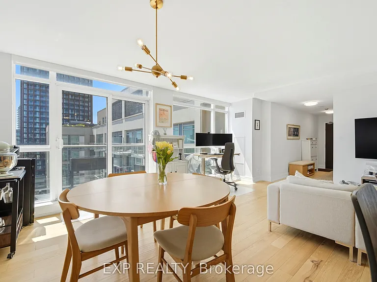 230 King St E #Penthouse 20 — Photo 13