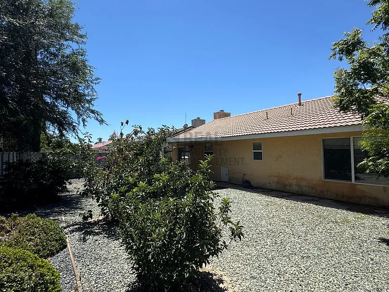 1266 Euclid St — Photo 32