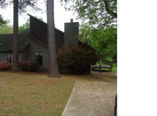 821 Danish Dr, Fayetteville, NC 28303