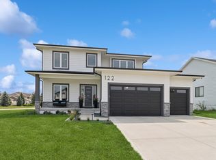 122 S 91st St, West Des Moines, IA 50266