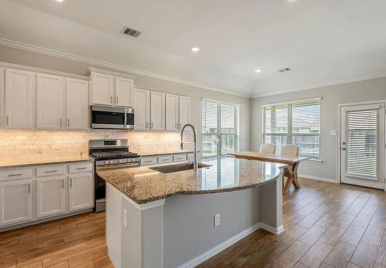 4411 Mimic Dr — Photo 10