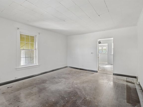 4th image of 3103 1st St
