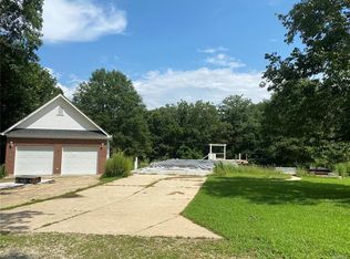 692 Black Horse Dr, Villa Ridge, MO 63089