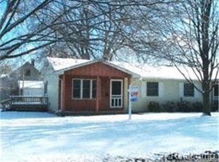 303 S Pine St, Fenton, MI 48430