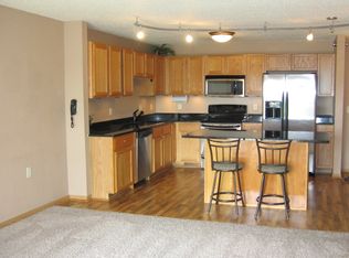 1321 Lake Dr W APT 102, Chanhassen, MN 55317