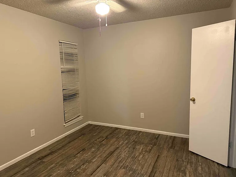 4902 Inverness Ave — Photo 5