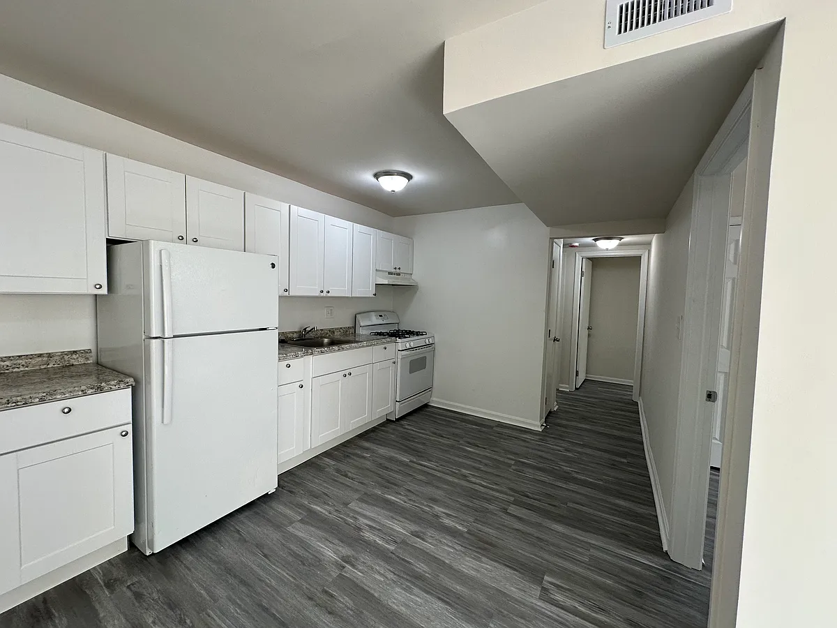 Building Photo - 706 Brandywine St SE #203
