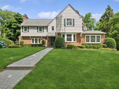 9 North Drive, Great Neck, NY, 11021