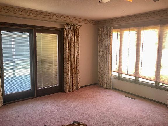 5th image of 208 Truman Ave