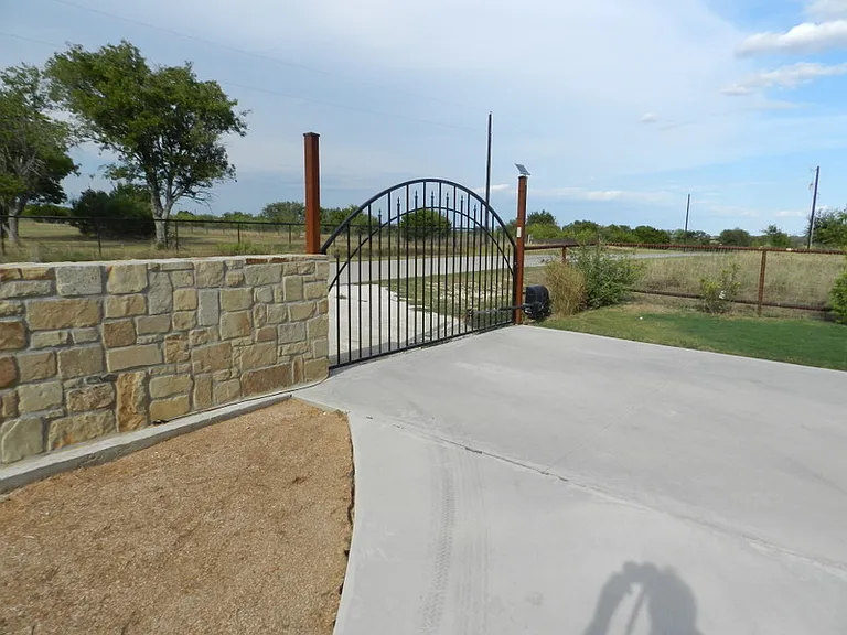 8033 Lax Dr — Photo 2