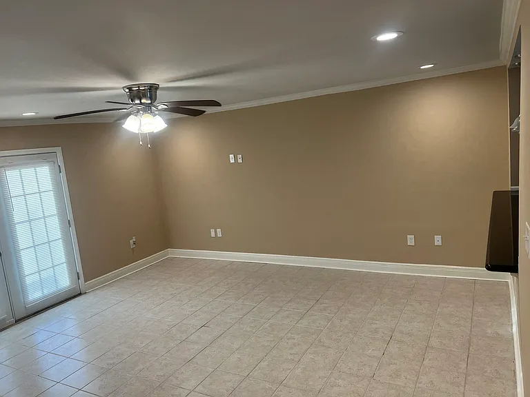 5560 Maple Ridge Dr — Photo 6