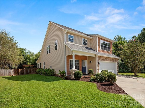 3rd image of 16 Stonebury Dr