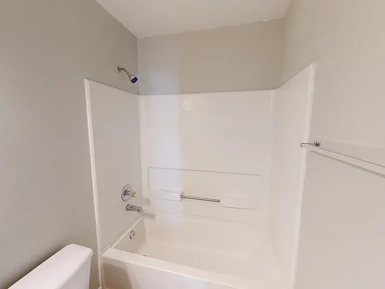 115 Stoneview Cir — Photo 2