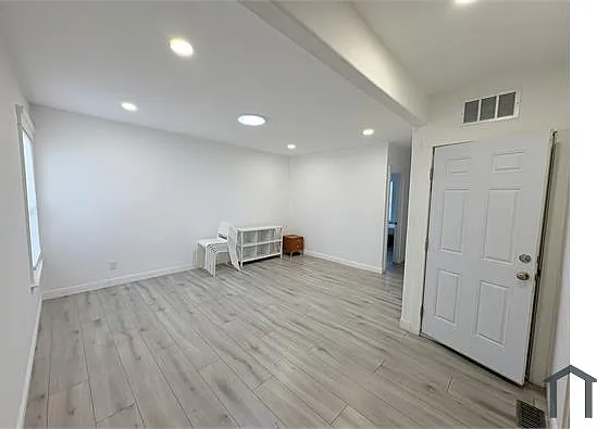 848 Girard St — Photo 3