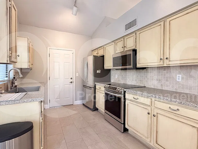 1781 W Ivanhoe St — Photo 2