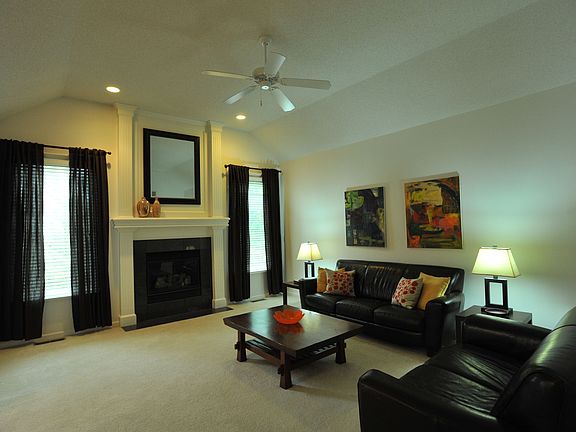 Great room with gas fireplac