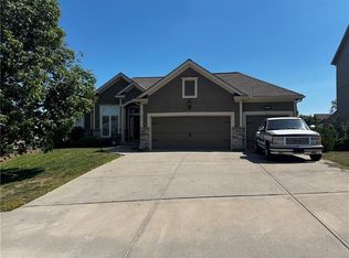 607 Wright Valley Rd, Smithville, MO 64089