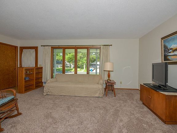 4th image of 10211 Portland Ave S