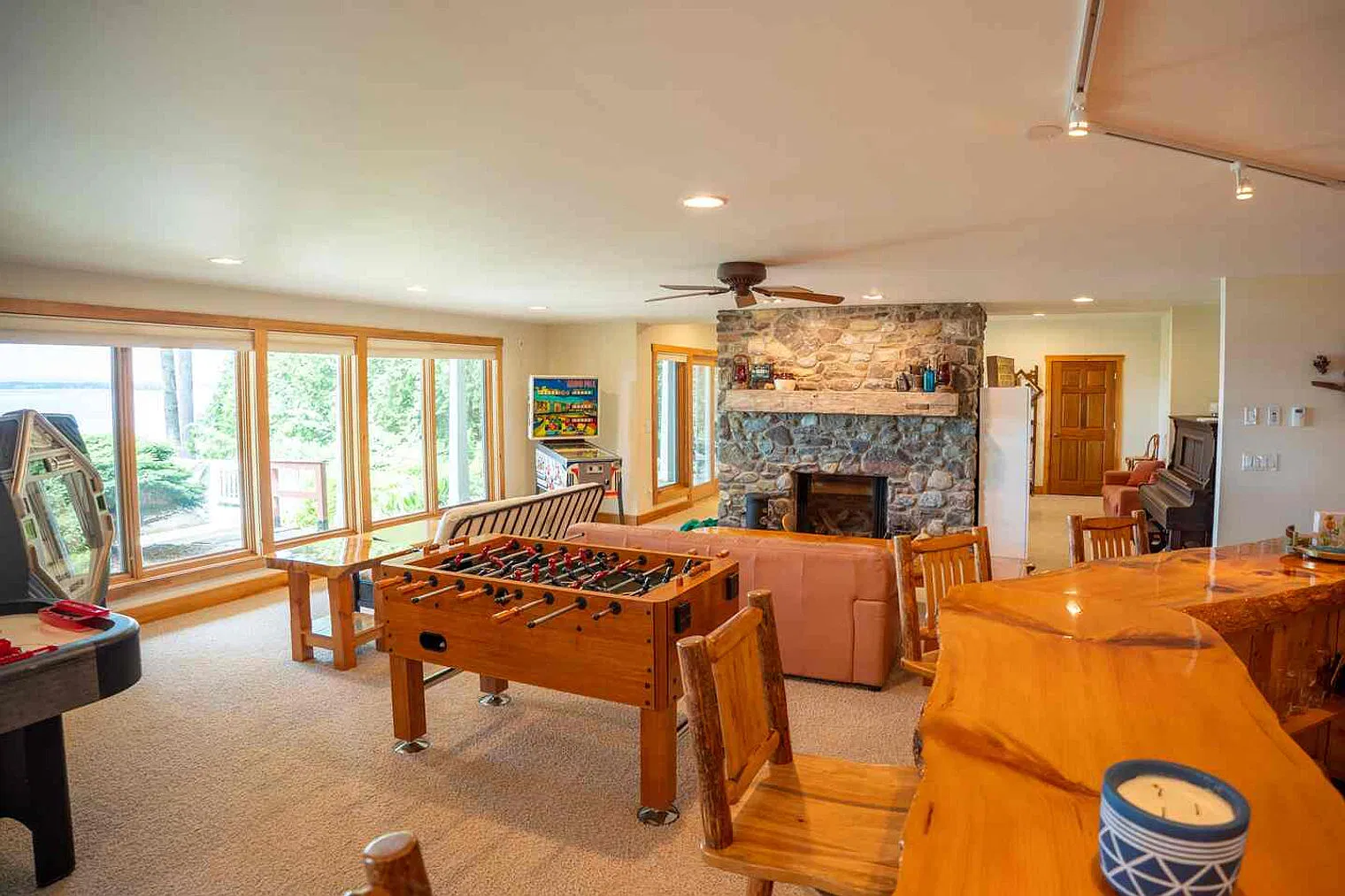 4 bed, 3.0 bath, 5489 sqft, $14,723 — Photo 2