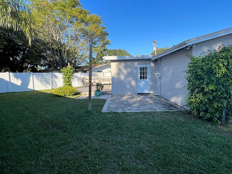 1542 Andover Dr — Photo 18