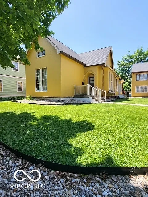 1 bed, 1.5 bath, 780 sqft, $1,300 — Photo 2