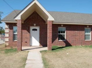 215 W E Ave APT E, Cache, OK 73527