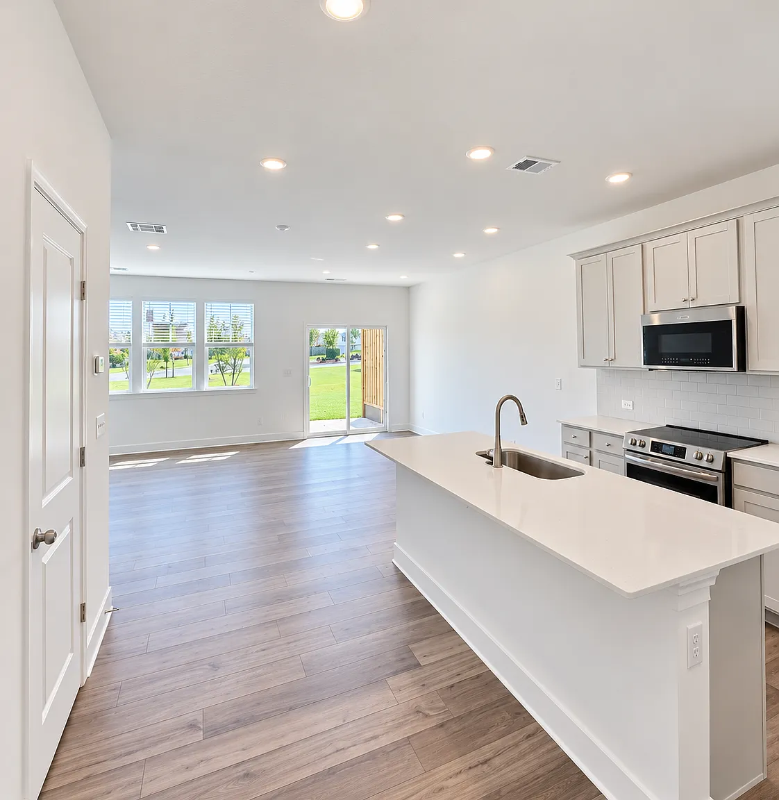 3 bed, 2.5 bath, 1810 sqft, $2,895 — Photo 2