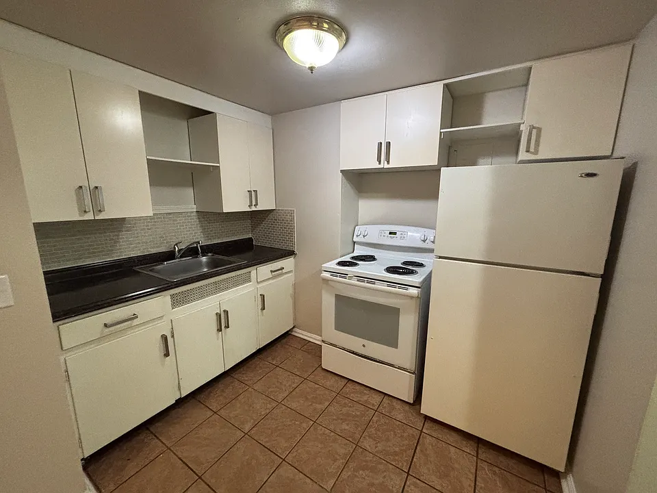 2685 Whiteway Rd #2